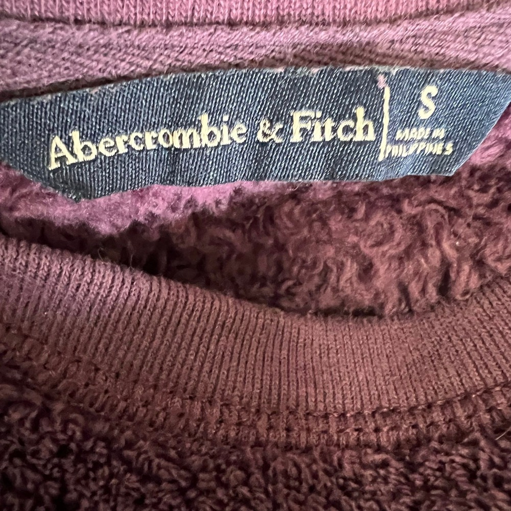 Abercrombie and Fitch Sherpa Fleece Long Sleeve Purple Sweatshirt Size‎ Small - Picture 6 of 7